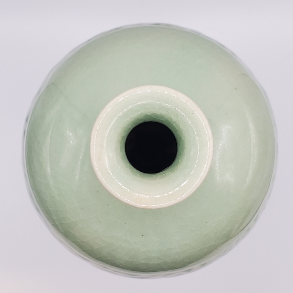 VINTAGE BAAN CELADON Pottery VASE. Embossed Design. Crackle Glaze. Cottagecore. - Picture 2 of 6